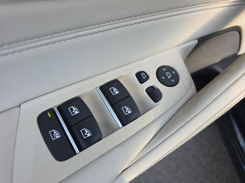 Used 2023 BMW 540i w/ Premium Package image 19