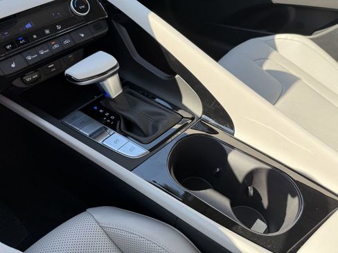 New 2025 Hyundai Elantra Limited FWD image 23