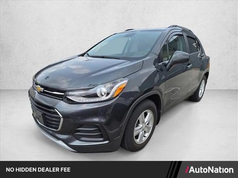 Used 2017 Chevrolet Trax LT w/ Sun & Sound Package FWD image 1