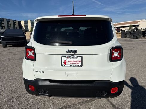 Used 2023 Jeep Renegade Latitude AWD/4WD image 6