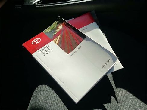 Used 2019 Toyota C-HR LE image 7