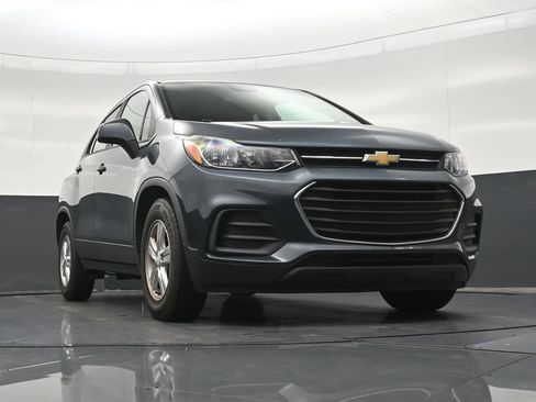 Used 2021 Chevrolet Trax LS w/ Tint and Cruise Package FWD image 29