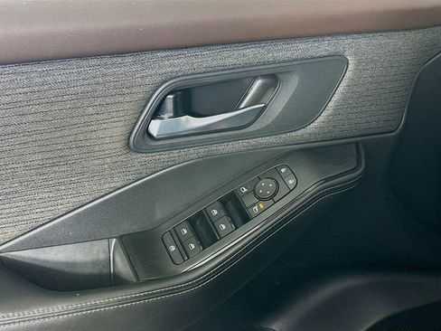 Used 2021 Nissan Rogue SV image 18