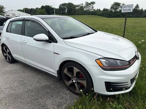 Used 2017 Volkswagen GTI SE FWD image 8