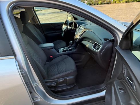 Used 2021 Chevrolet Equinox LT w/ Driver Convenience Package image 19