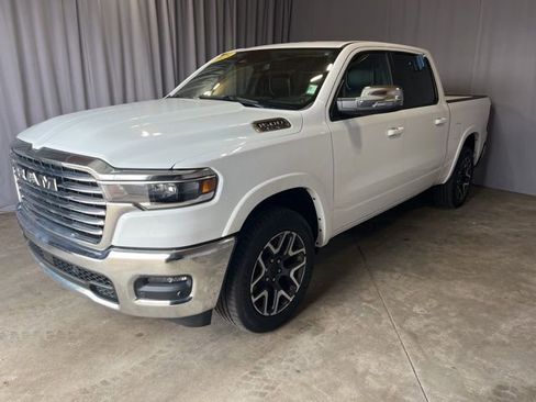 Used 2025 RAM 1500 Laramie AWD/4WD image 3