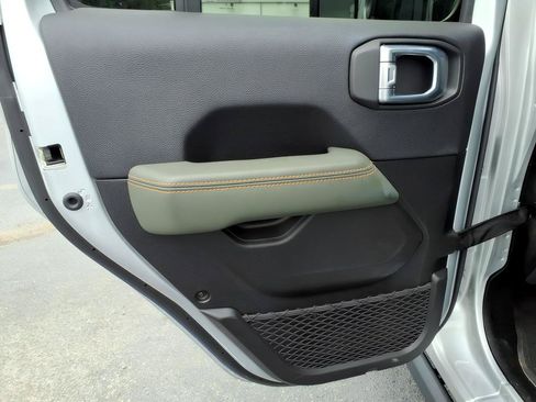 Used 2024 Jeep Gladiator Mojave AWD/4WD image 13