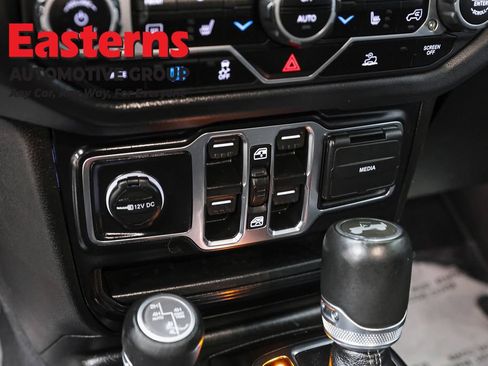 Used 2024 Jeep Wrangler Unlimited Sahara w/ Technology Group AWD/4WD image 21