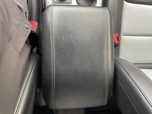 Used 2022 Ford Explorer XLT w/ Equipment Group 202A image 10