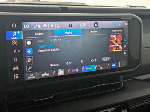 Used 2025 Jeep Gladiator Mojave AWD/4WD image 17