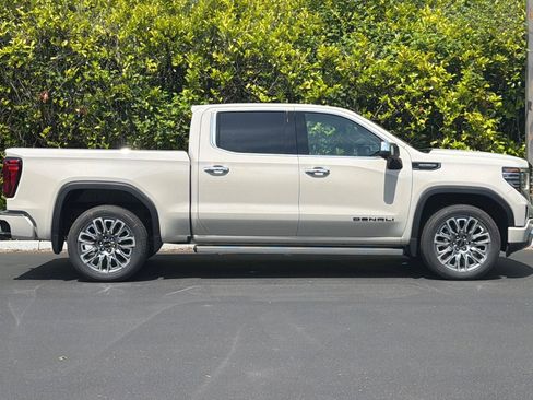 New 2026 GMC Sierra 1500 Denali Ultimate w/ LPO, Black Badging Package AWD/4WD image 3