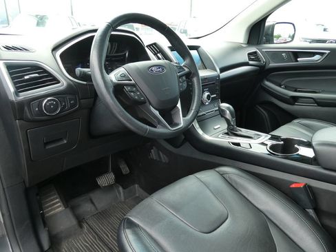 Used 2017 Ford Edge Titanium w/ Equipment Group 301A AWD/4WD image 22