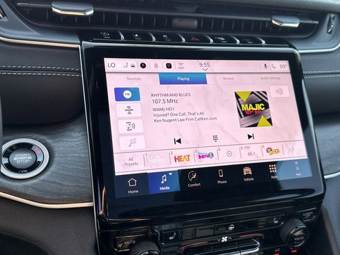 New 2025 Jeep Grand Cherokee Limited w/ Black Appearance Package image 32