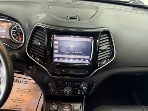 Used 2019 Jeep Cherokee Limited AWD/4WD image 28
