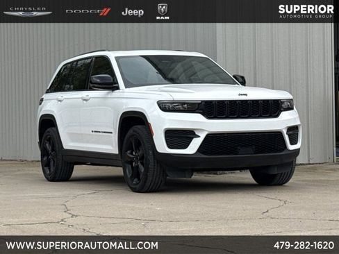 Used 2023 Jeep Grand Cherokee Altitude AWD/4WD image 1