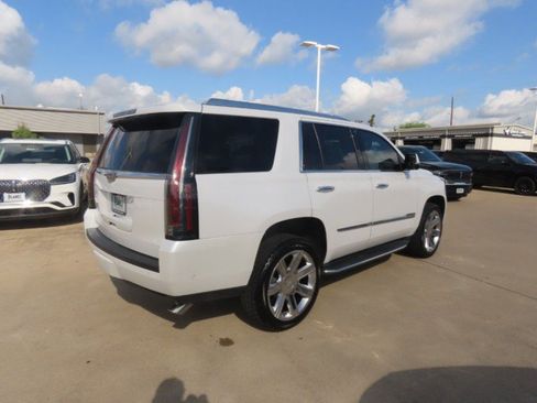 Used 2017 Cadillac Escalade Luxury AWD/4WD image 9