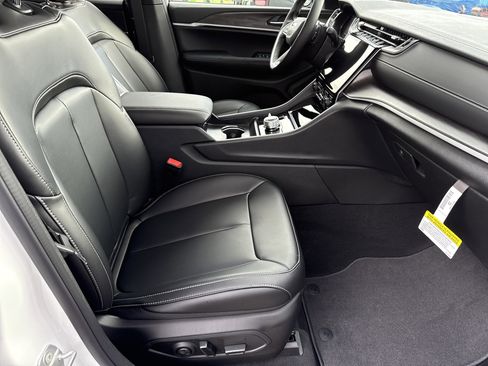 New 2025 Jeep Grand Cherokee L Limited w/ Trailer Tow Package image 13