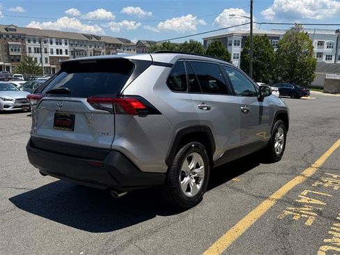 Used 2020 Toyota RAV4 XLE w/ Convenience Package FWD image 12