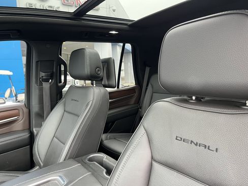 Used 2021 GMC Yukon Denali w/ Denali Premium Package image 7
