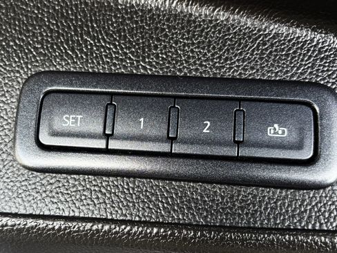 Used 2019 Chevrolet Suburban LT image 18