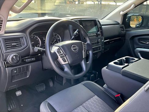 Used 2024 Nissan Titan SV image 17