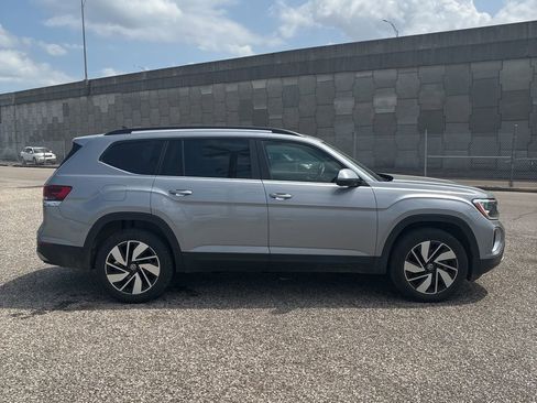 Used 2024 Volkswagen Atlas SE FWD image 3