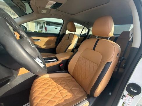 Used 2025 Nissan Sentra SV w/ SV Premium Package FWD image 10
