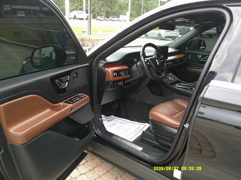 Used 2023 Lincoln Aviator Reserve w/ Equipment Group 201A RWD image 8