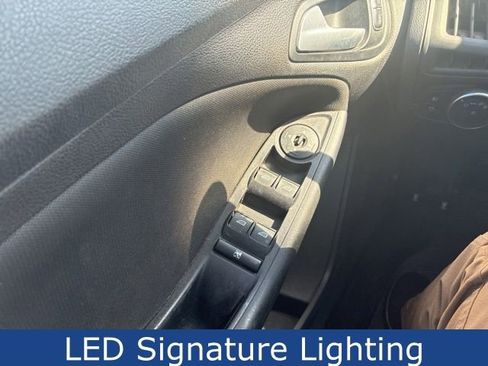 Used 2016 Ford Focus SE FWD image 15