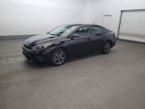 Used 2023 Kia Forte LXS w/ LXS Technology Package FWD image 2