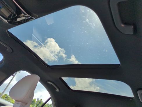 Used 2025 Mercedes-Benz C 300 Sedan image 19