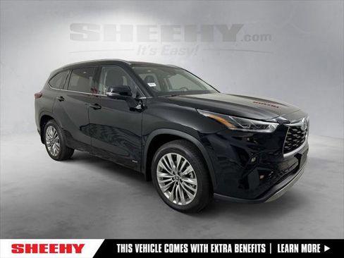 Certified 2026 Toyota Highlander Platinum AWD/4WD image 1
