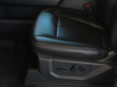 Used 2023 Ford Expedition XLT RWD image 12