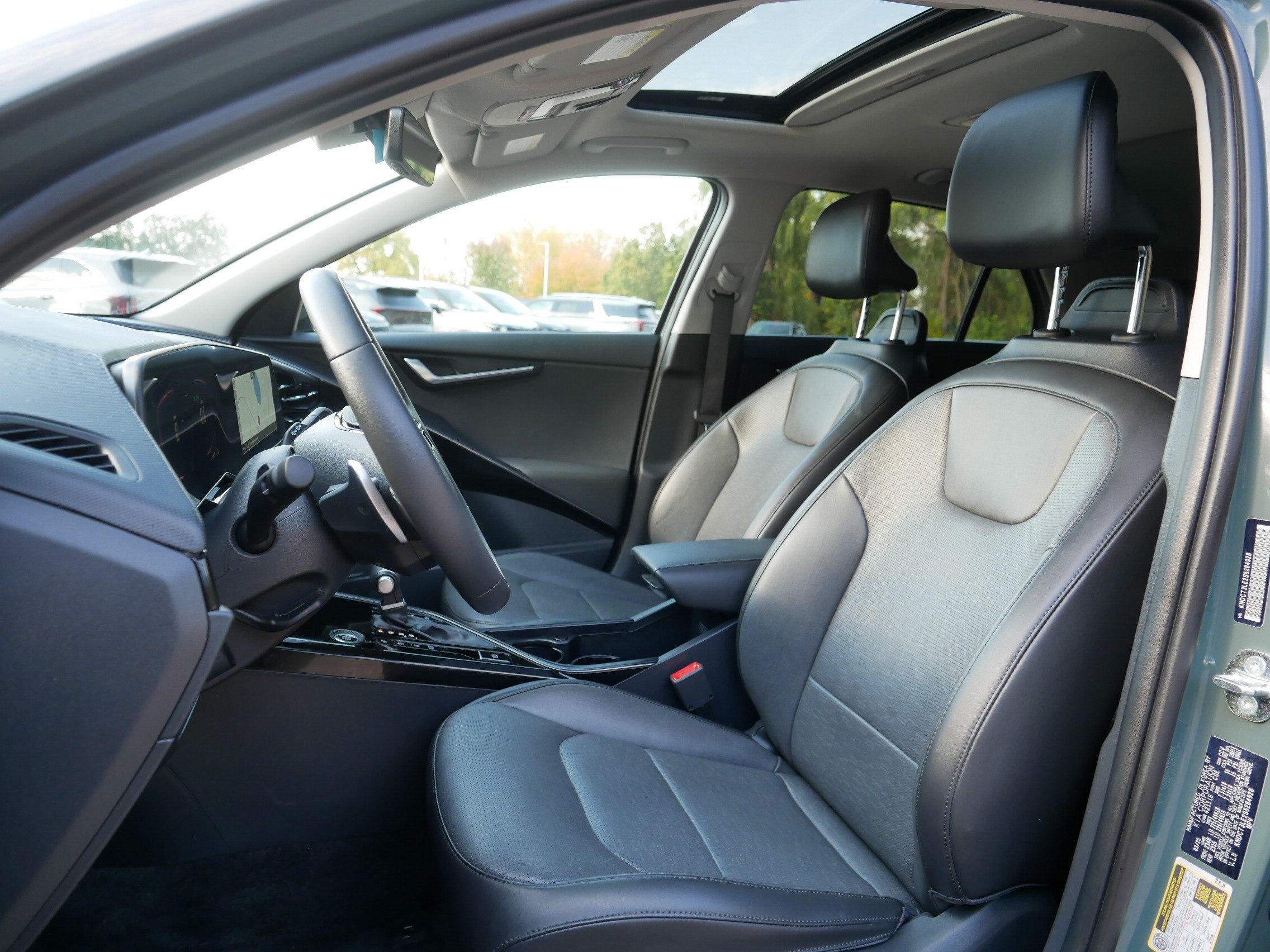 Certified 2025 Kia Niro SX Touring FWD image 34