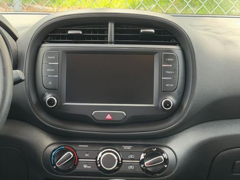 Used 2025 Kia Soul LX w/ LX Technology Package FWD image 20