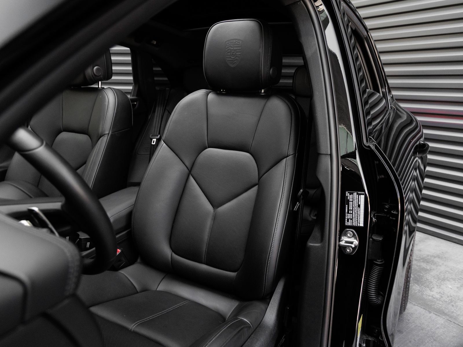Used 2026 Porsche Macan AWD/4WD image 5