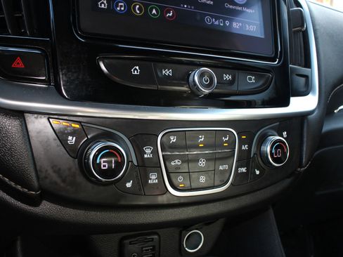 Used 2023 Chevrolet Traverse Premier image 22