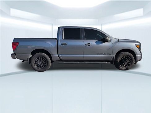 Used 2018 Nissan Titan SL w/ Midnight Edition image 7