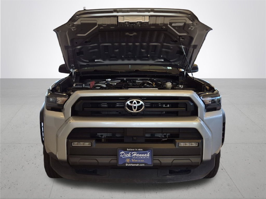 Used 2025 Toyota 4Runner SR5 AWD/4WD image 4