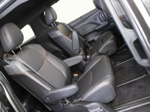 Used 2022 Toyota Sienna XSE w/ XSE Plus Package FWD image 31