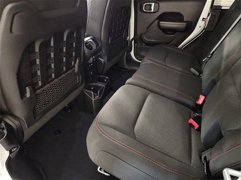 Used 2018 Jeep Wrangler Unlimited Rubicon w/ Dual Top Group image 28