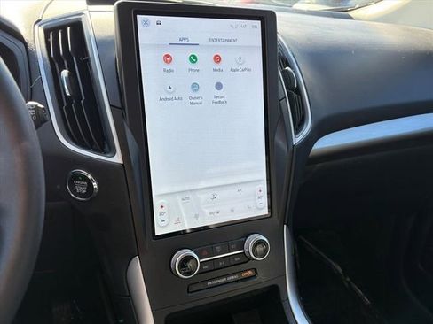 Used 2024 Ford Edge SEL image 9