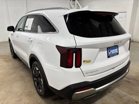 Used 2025 Kia Sorento S w/ Panoramic Sunroof Package FWD image 5