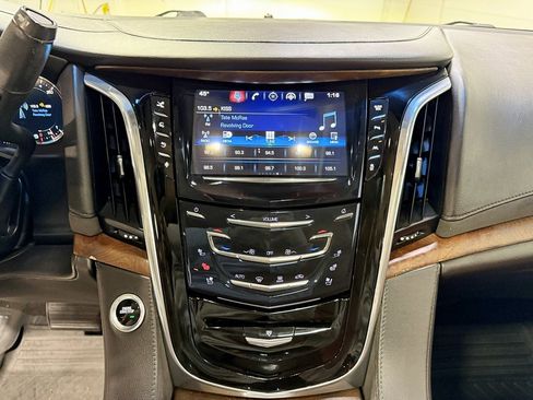 Used 2016 Cadillac Escalade ESV Premium image 17