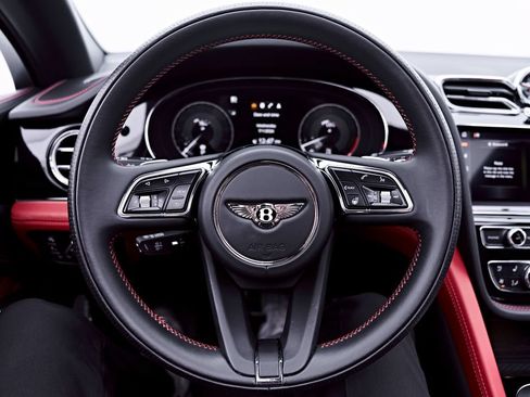Used 2023 Bentley Bentayga AWD/4WD image 60