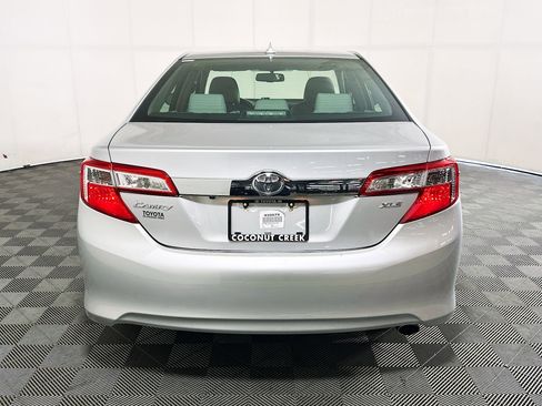 Used 2014 Toyota Camry XLE w/ Leather Package FWD image 4