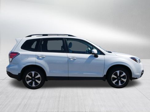 Used 2017 Subaru Forester 2.5i Premium AWD/4WD image 8