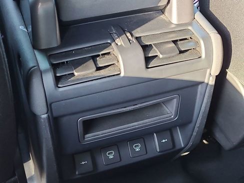 Used 2022 Land Rover Defender 110 image 24