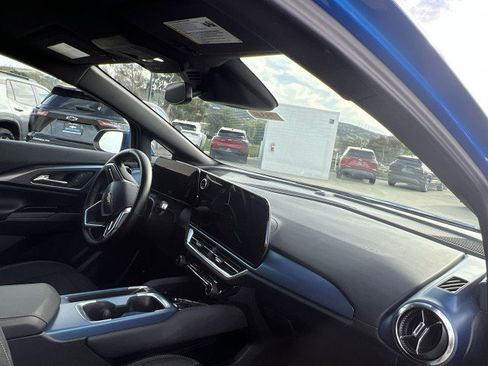 Used 2025 Chevrolet Equinox EV LT w/ Convenience Package image 28