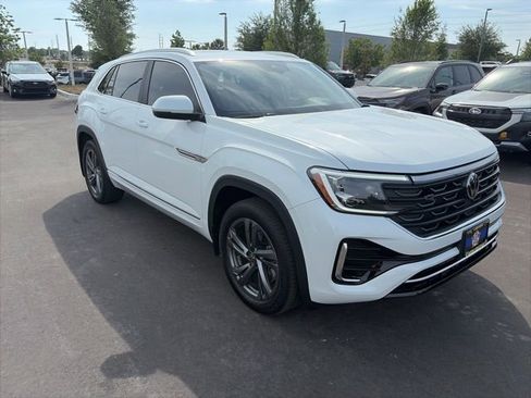 Used 2024 Volkswagen Atlas Cross Sport SEL R-Line AWD/4WD image 2
